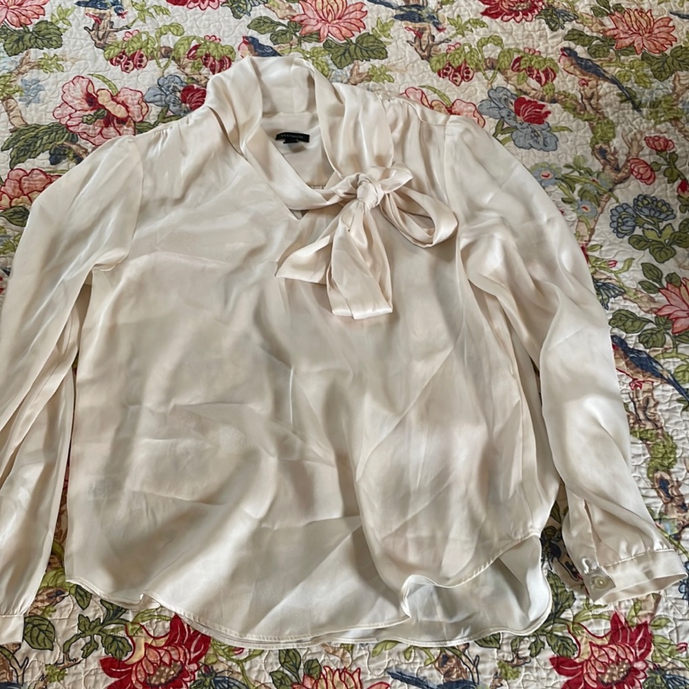 Ann Taylor size medium white shiny blouse with neck tie